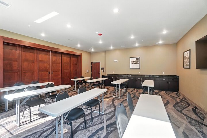 Cobblestone Hotel & Suites-Bellefontaine