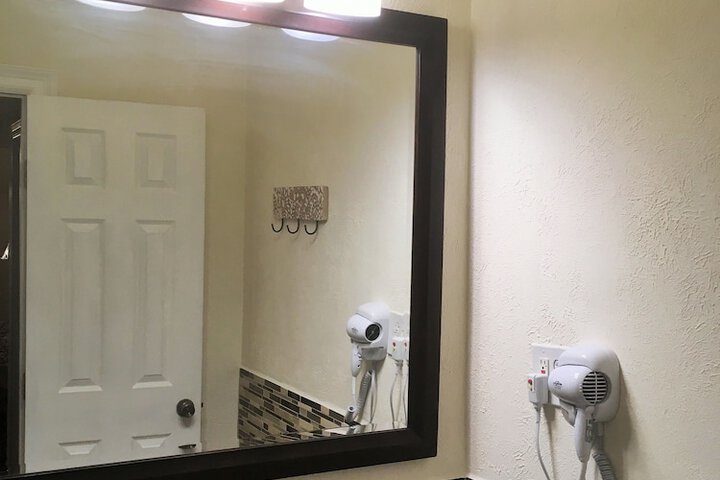 Room 31 of 182