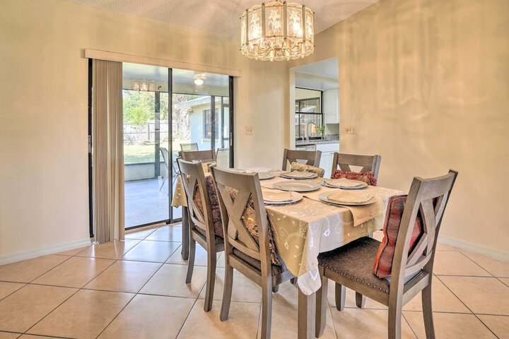 3 Mi to Philippe Park & Pier: Stunning Retreat