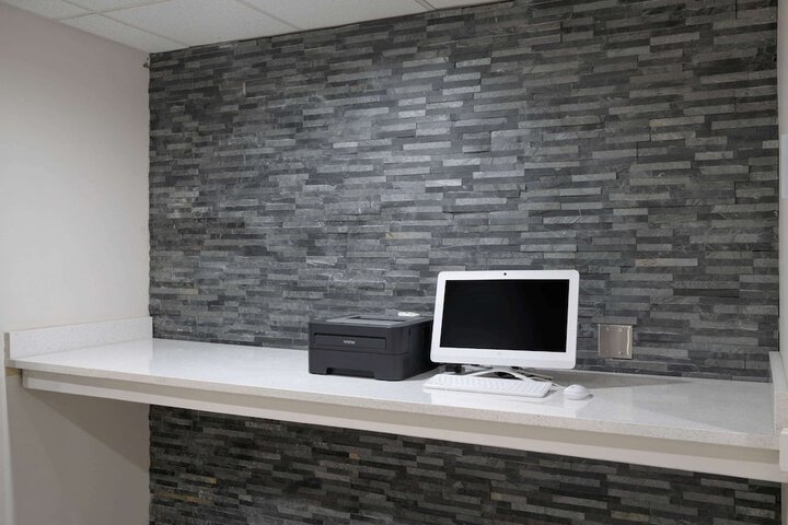 Business Center 25 of 25