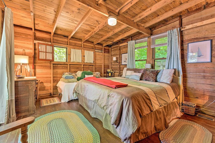 Douglas whispering Winds Cottage w / Beach!