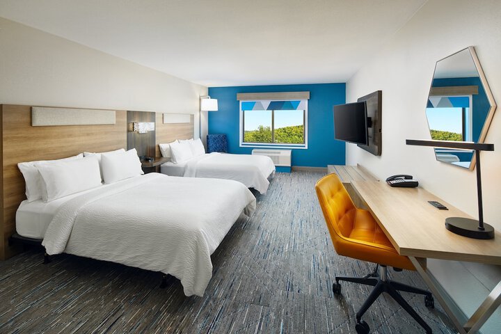 Holiday Inn Express & Suites Wheeling by IHG