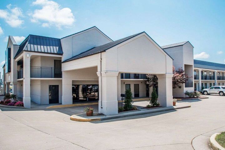 Quality Inn US65 & E. Battlefield Rd. Springfield