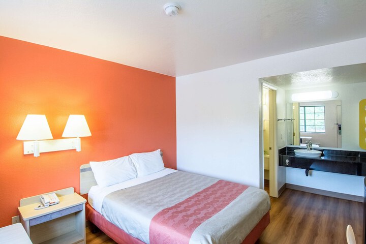 Room 12 of 23