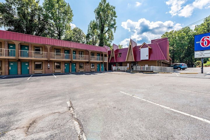 Motel 6 Gatlinburg TN - Smoky Mountains
