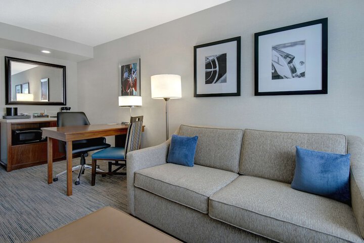 Embassy Suites by Hilton Detroit Metro Airport