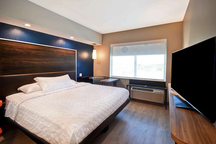 Room 12 of 40