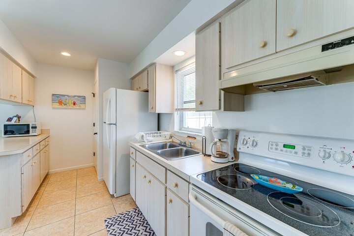 Englewood Escape Near Beaches: Pets Welcome!