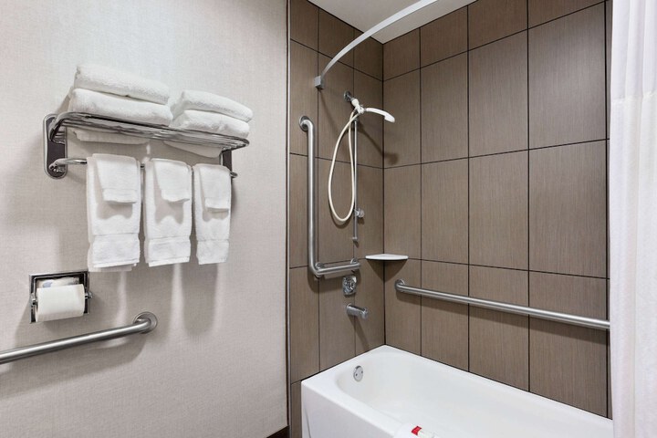 Room 5 of 15