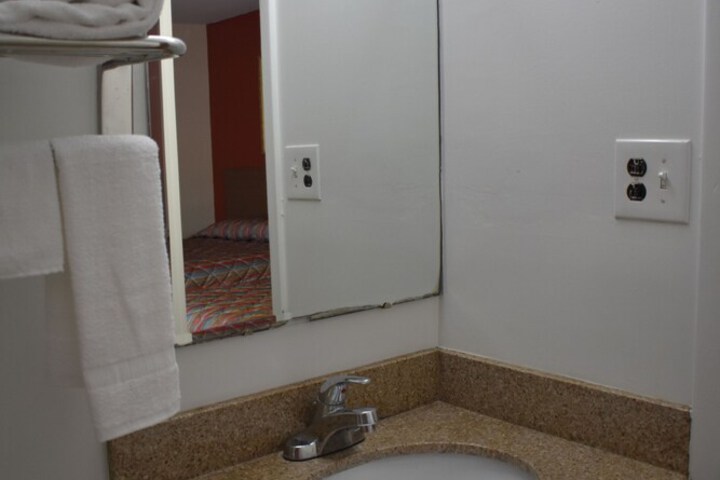 Room 25 of 51