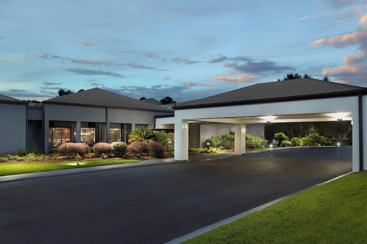 Courtyard by Marriott Tallahassee Downtown / Capitol