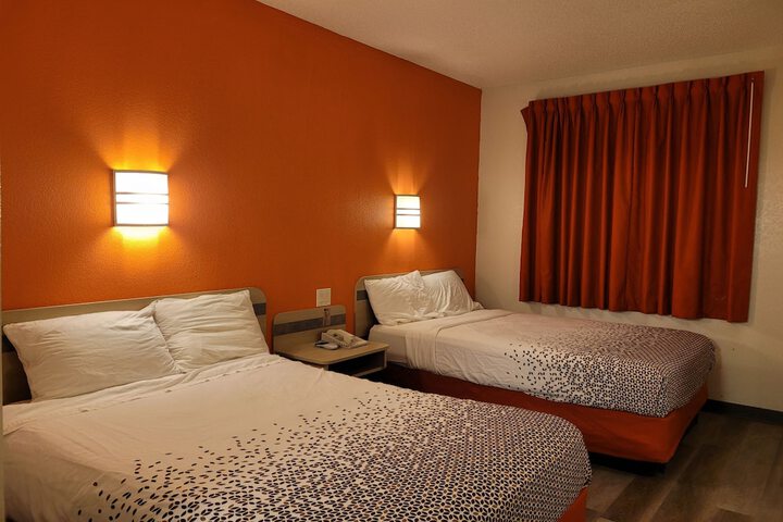 Modern Stay 39 Lakeview by OYO Minonk Garden