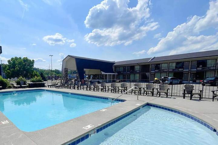 Pool 4 of 24