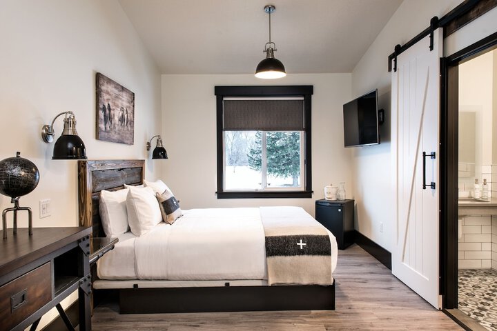 Room 10 of 28