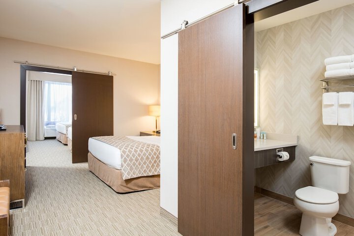 Pomeroy Inn & Suites Prince George