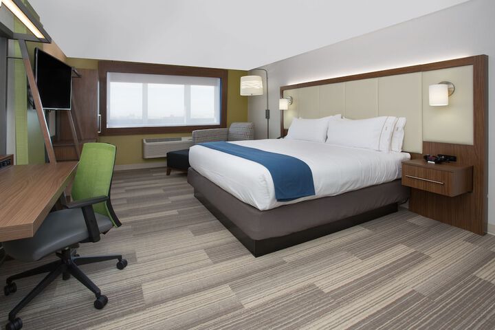 Holiday Inn Express & Suites Santa Ana - Orange County by IHG