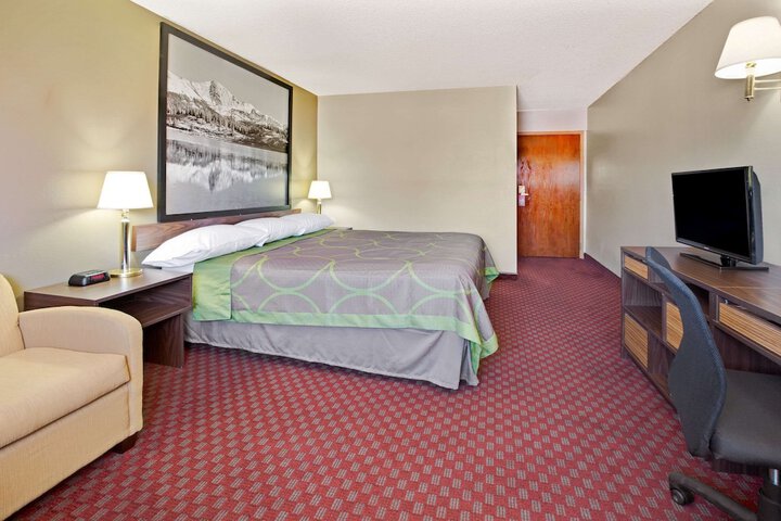 Room 6 of 13