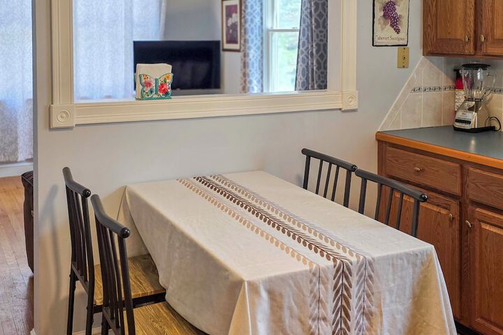 7 Mi to Downtown Providence: Quiet Apt in Seekonk