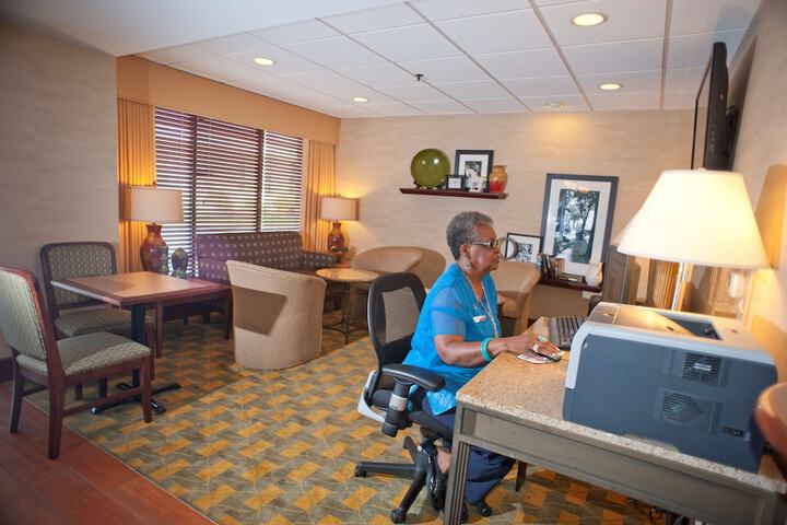 Business Center 74 of 77