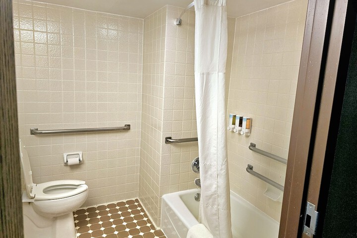 Room 3 of 27