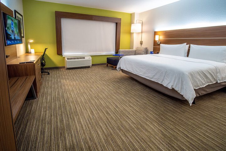 Room 9 of 26