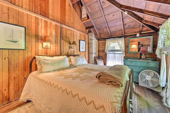 Douglas whispering Winds Cottage w / Beach!