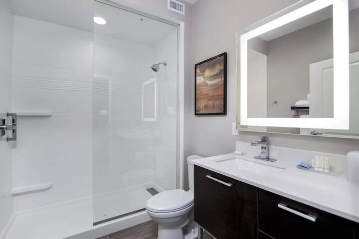 Room 32 of 48