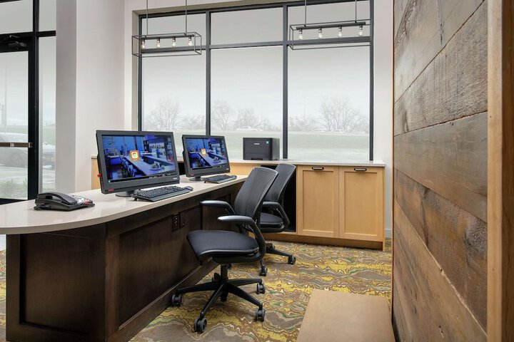 Business Center 41 of 41