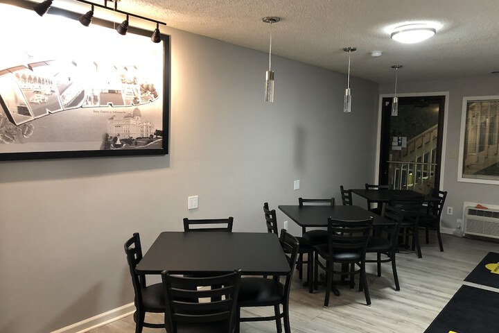 Super 8 by Wyndham Brownsburg