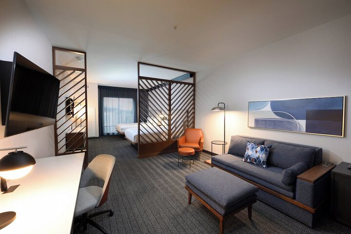 Room 11 of 23