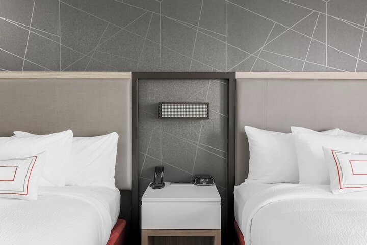 Room 32 of 75