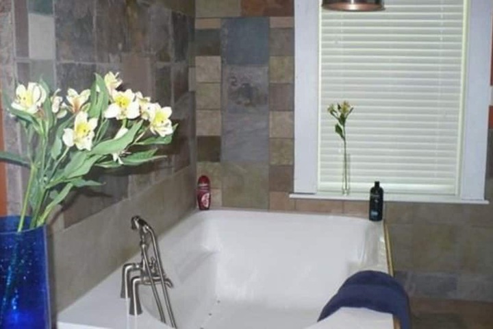 Hot Tub 17 of 20