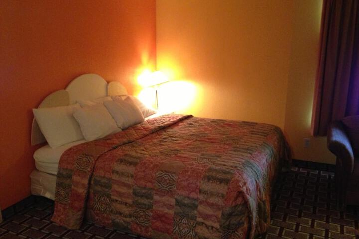 Room 17 of 40