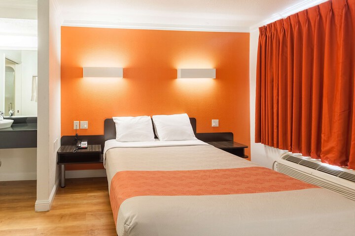 Room 14 of 31