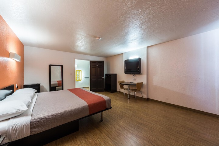 Room 34 of 38