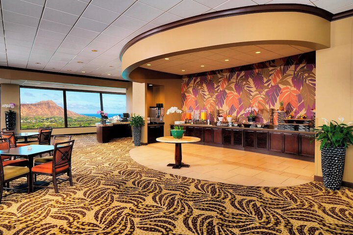 Lounge 198 of 224