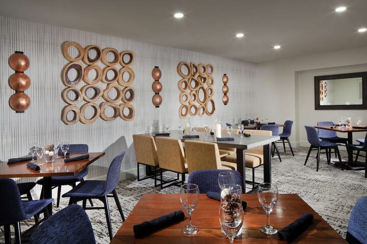 Dining 63 of 77