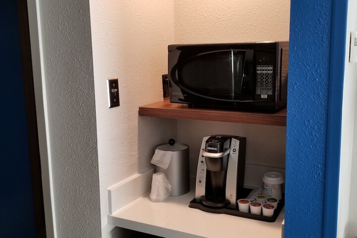 Breakfast/Coffee Service 24 of 30
