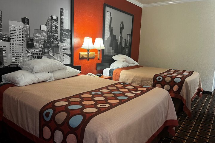Room 13 of 31