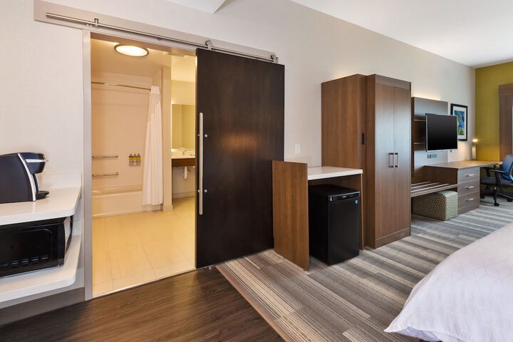 Room 26 of 40