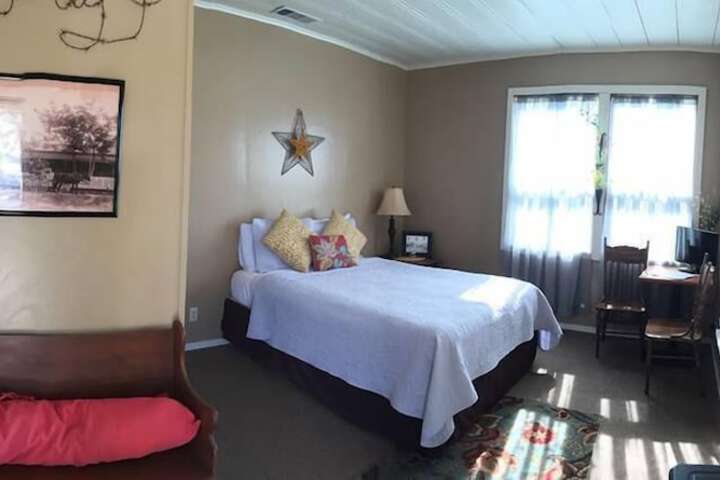 Room 4 of 16
