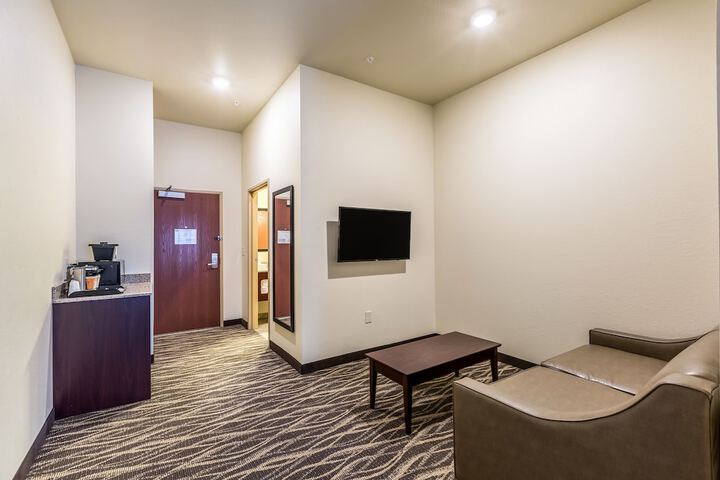 Cobblestone Inn & Suites at UW Stout Downtown Menomonie