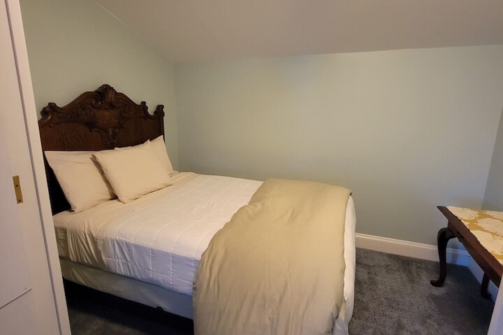 Lowell Inn