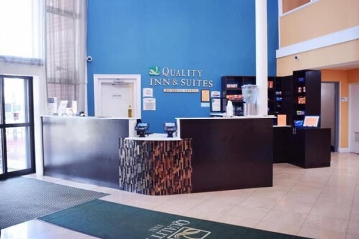 Quality Inn & Suites Middletown - Newport