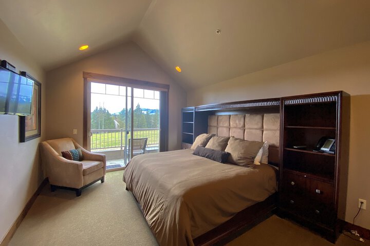 Room 82 of 184
