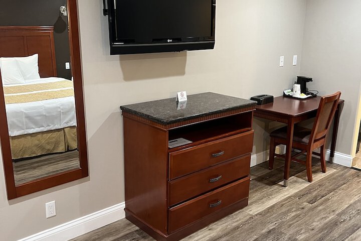 Room 10 of 25