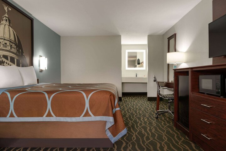Room 22 of 36