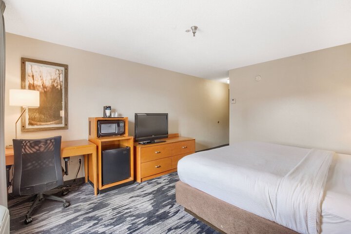 Room 25 of 47