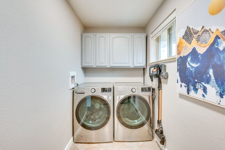 Dog-friendly Arvada Retreat w / Fenced-in Yard!