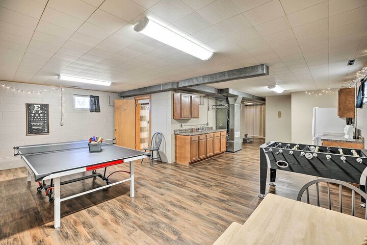 Sioux Center Split-level Home w / Game Room!